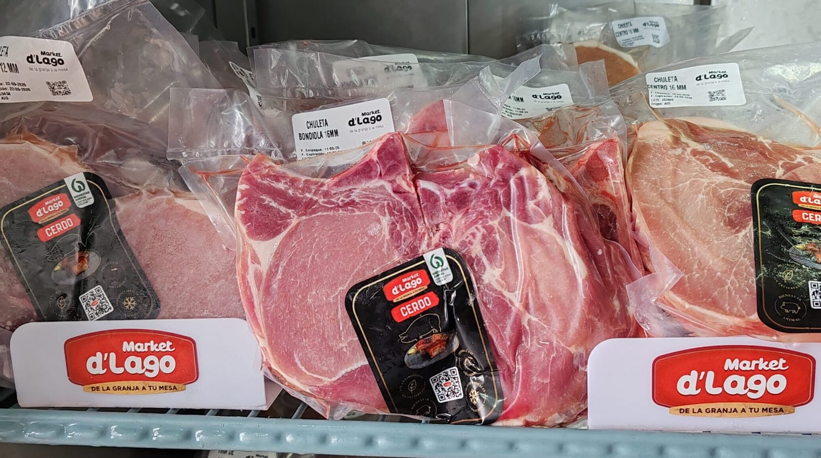 Packaged and labelled cuts in the refrigerated counter of a Market d'Lago shop